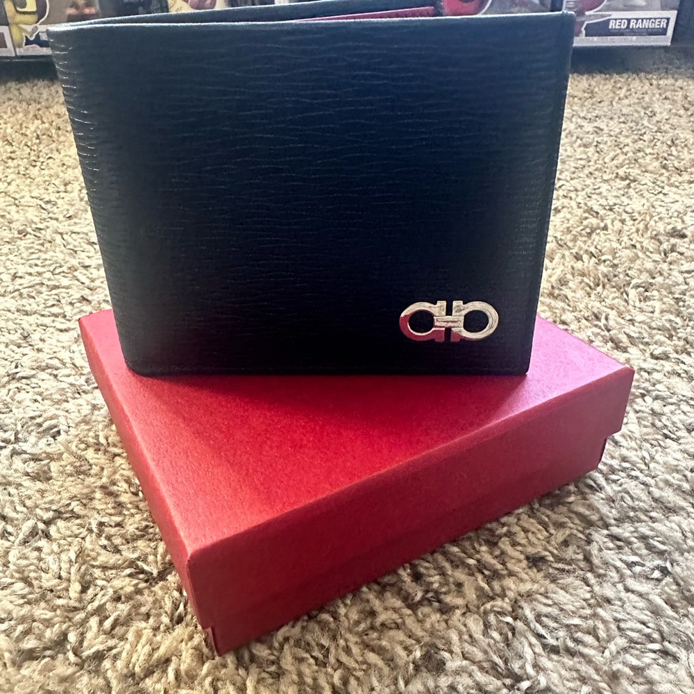 Men’s Ferragamo wallet